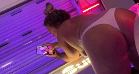 Naken läckt OnlyFans-bild av Mercedes