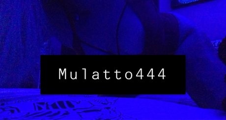Alasti lekkinud OnlyFans-i pilt Mulatto