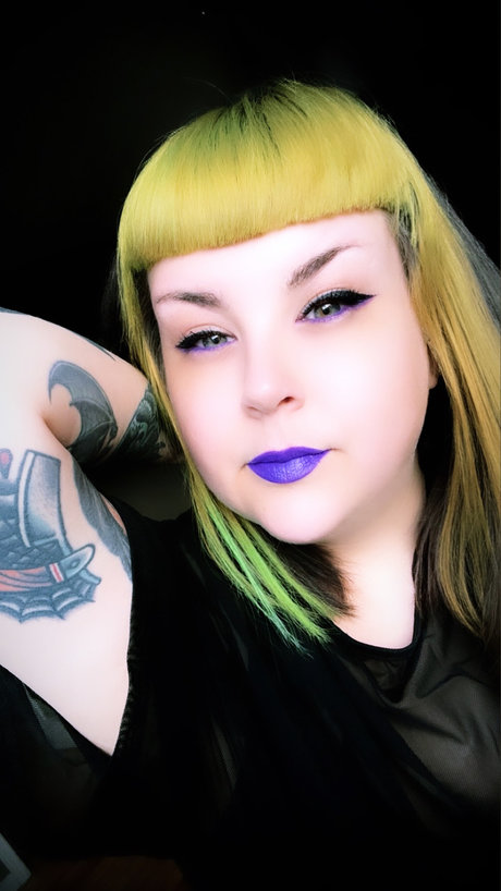 Naken läckt OnlyFans-bild av Green Queen