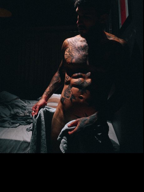 Naakte gelekte OnlyFans-foto van Muccinidavi