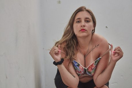 Alaston vuotanut OnlyFans-kuva Genesis