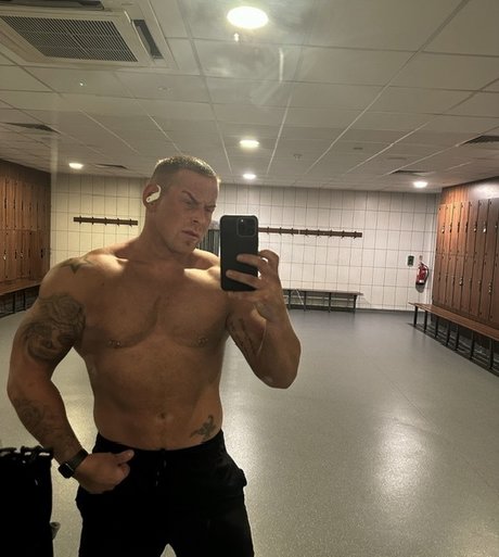 Naken läckt OnlyFans-bild av Eddie