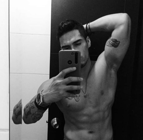 Обнаженная фотография утечки OnlyFans от Estebanfit