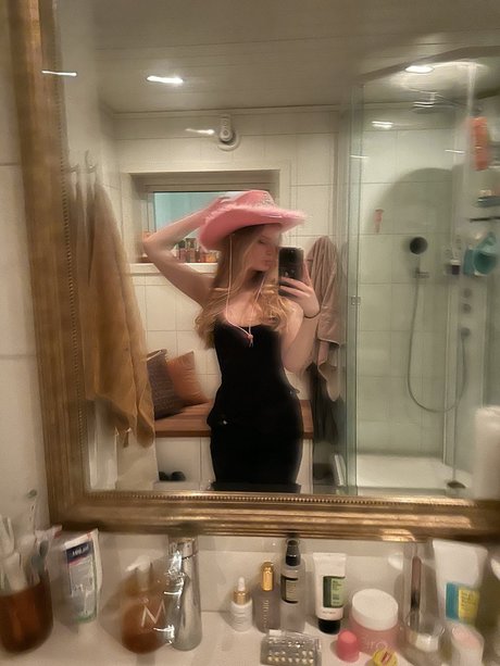 Naken läckt OnlyFans-bild av Eva