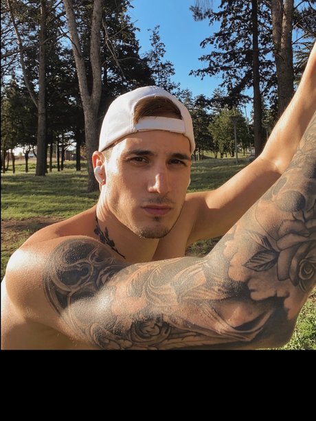 Обнаженная фотография утечки OnlyFans от Ezequiel