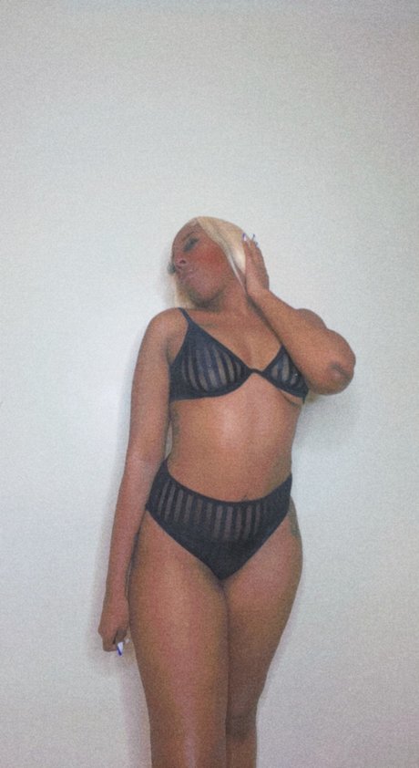 Photo nue de fuite OnlyFans de Yummi Baee