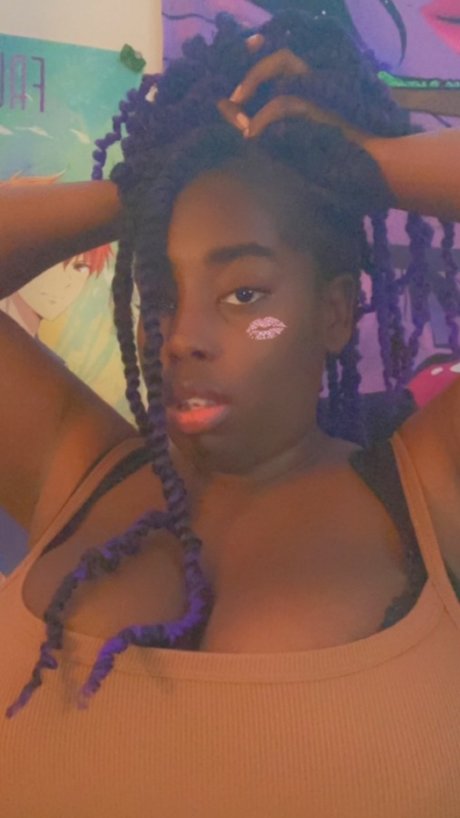Nacktes geleaktes OnlyFans-Foto von Teeonii