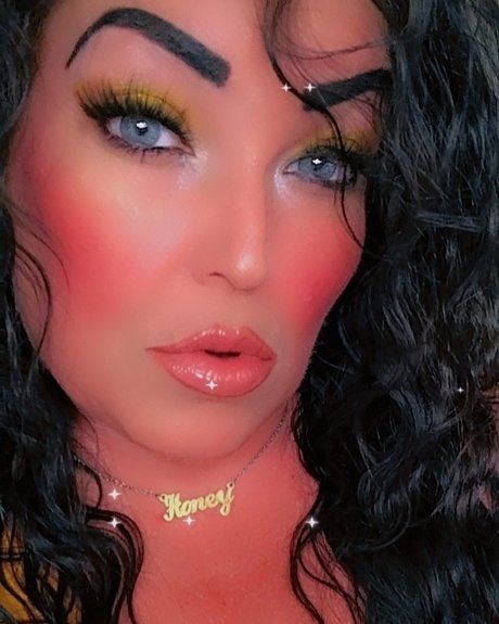 Naakte gelekte OnlyFans-foto van Mia Thomas