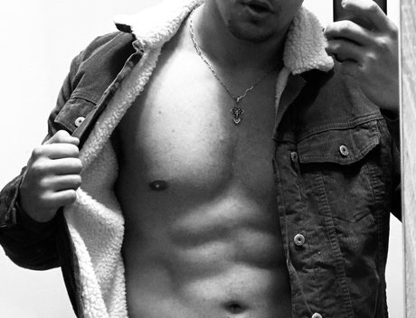Nahá fotka uniklých OnlyFans od Mysterious Male Dream