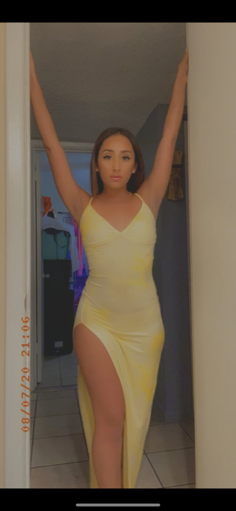 Naakte gelekte OnlyFans-foto van Magic Babe