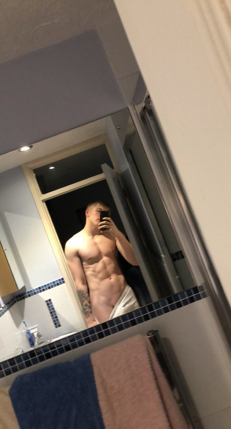 Alasti lekkinud OnlyFans-i pilt Mysterious Aries