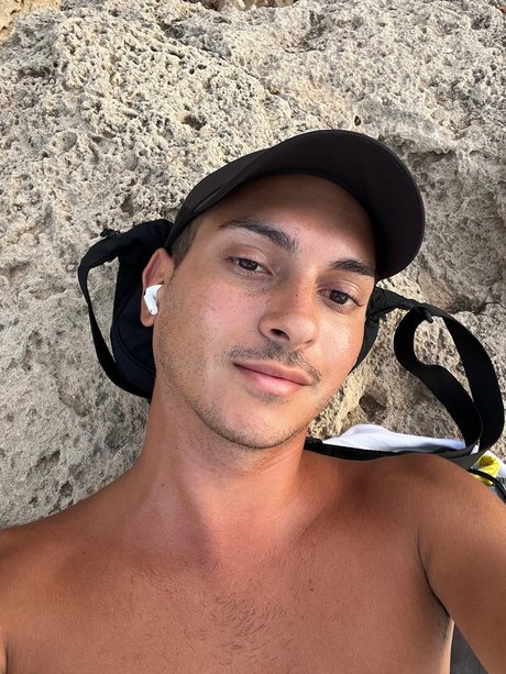 Naakte gelekte OnlyFans-foto van Unknown