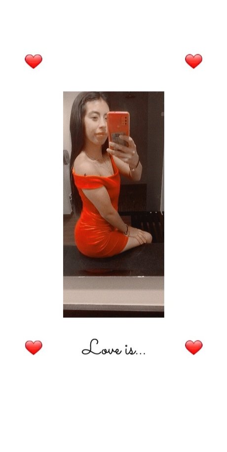 Naakte gelekte OnlyFans-foto van Fernanda Petite