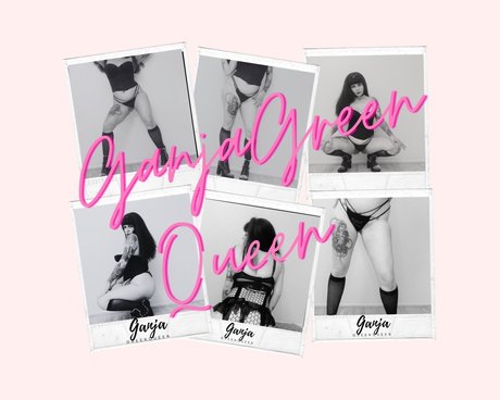Naken läckt OnlyFans-bild av Ganja Green Queen