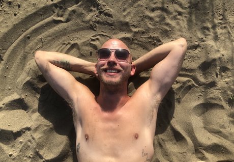 Nøgent lækket OnlyFans-billede af Goldafternoon