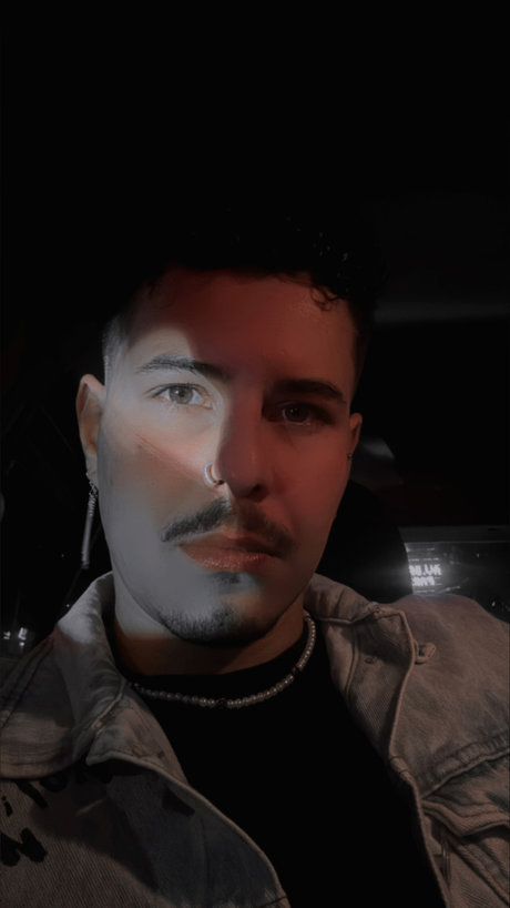 Nahá fotka uniklých OnlyFans od Fernando