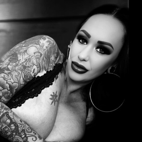 Naken läckt OnlyFans-bild av Curvy Mack
