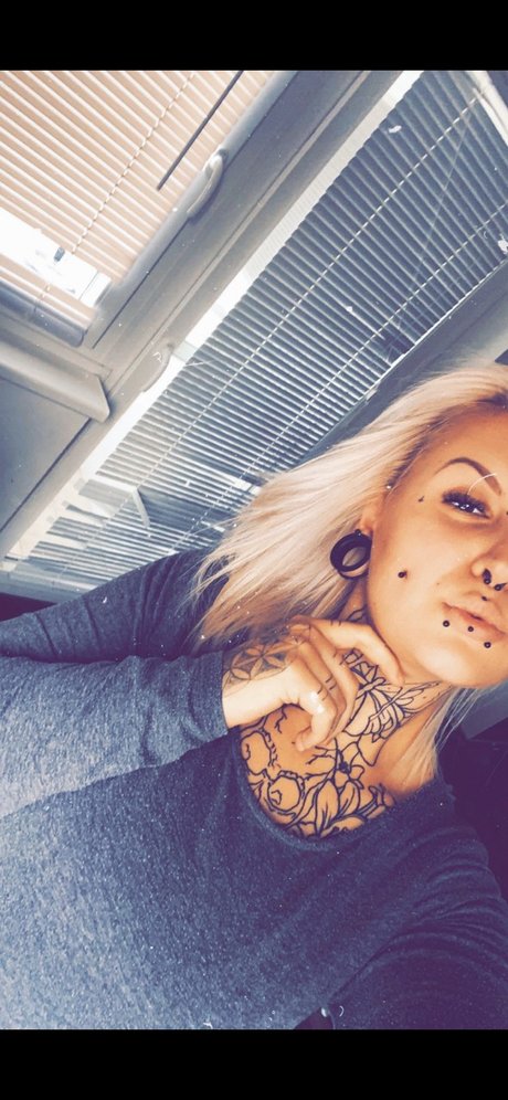 Alasti lekkinud OnlyFans-i pilt Daniela