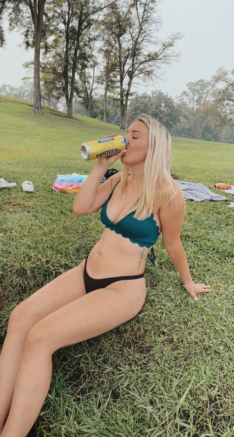 Naakte gelekte OnlyFans-foto van Mya
