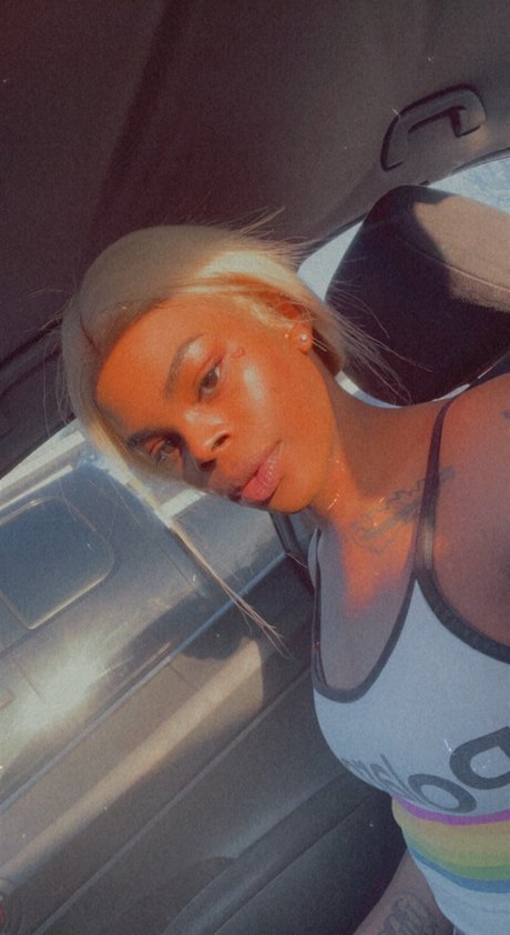 Naken läckt OnlyFans-bild av Enchanting Ru