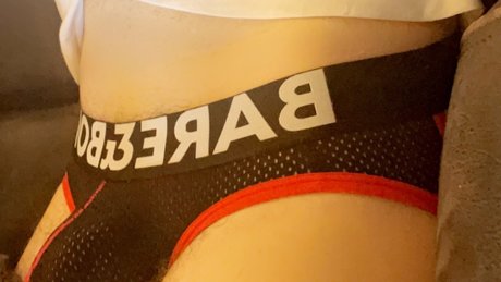 Naken läckt OnlyFans-bild av M
