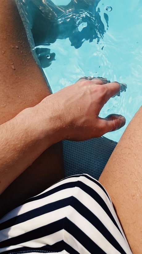 Alaston vuotanut OnlyFans-kuva Manu