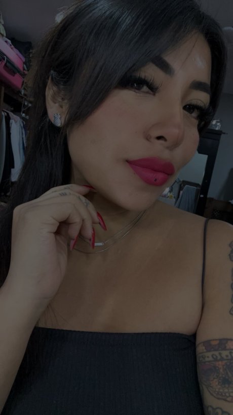 Alaston vuotanut OnlyFans-kuva Mussaink 