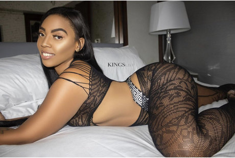 Nagie wyciekłe zdjęcie OnlyFans od Naeneezy