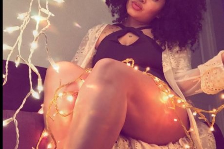 Обнаженная фотография утечки OnlyFans от Nadya Esmeralda