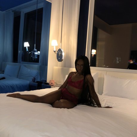 Photo nue de fuite OnlyFans de Nadi