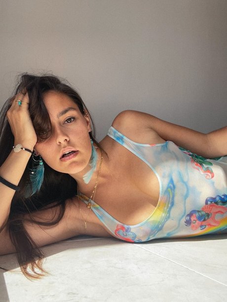 Naken läckt OnlyFans-bild av Nadia Lobe