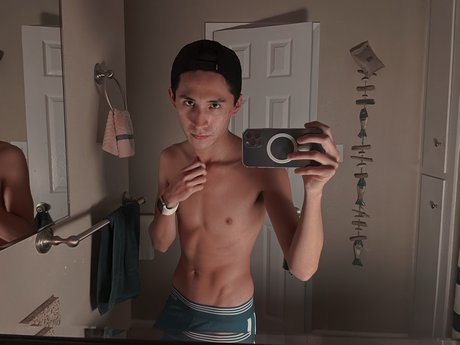 Naakte gelekte OnlyFans-foto van Edgar Aguilar