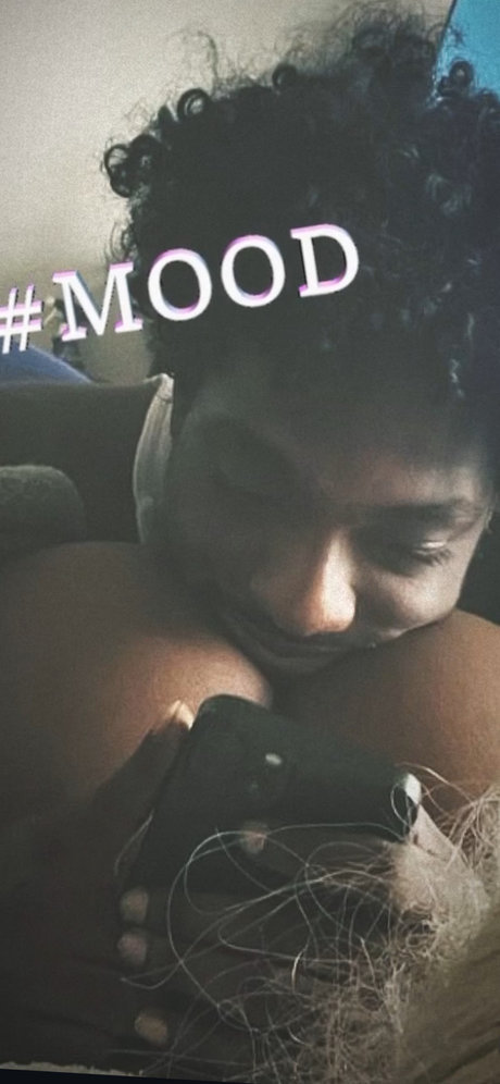Alaston vuotanut OnlyFans-kuva Bully