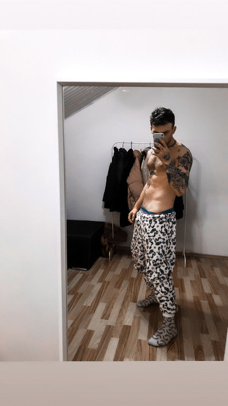 Naken läckt OnlyFans-bild av Damzej