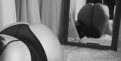 Nøgent lækket OnlyFans-billede af Curvyausqueen