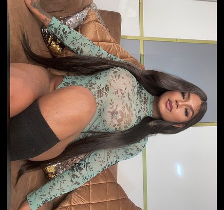 Naken läckt OnlyFans-bild av Violet  Finch