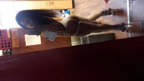 Foto nua vazada do OnlyFans de Destinee Love