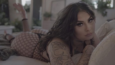 Alaston vuotanut OnlyFans-kuva Delaneyluvv