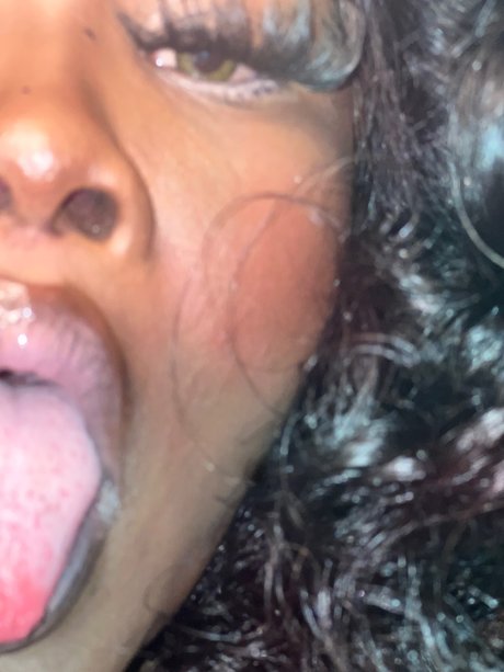 Naken läckt OnlyFans-bild av Mzdang