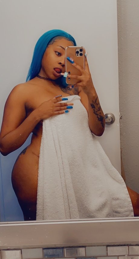 Naakte gelekte OnlyFans-foto van Mzcamalto3