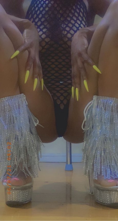 Nacktes geleaktes OnlyFans-Foto von Bubbles