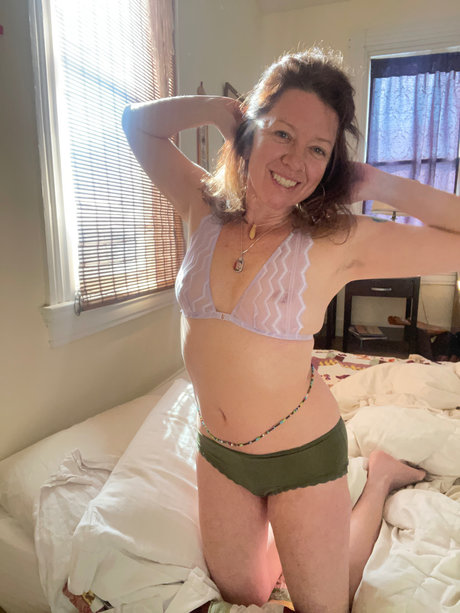 Naken läckt OnlyFans-bild av Naomi Blue