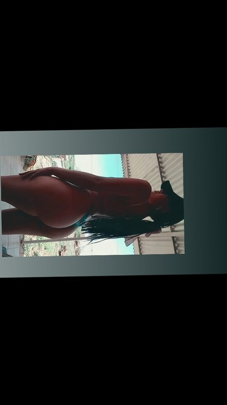 Обнаженная фотография утечки OnlyFans от Naomicruzz 