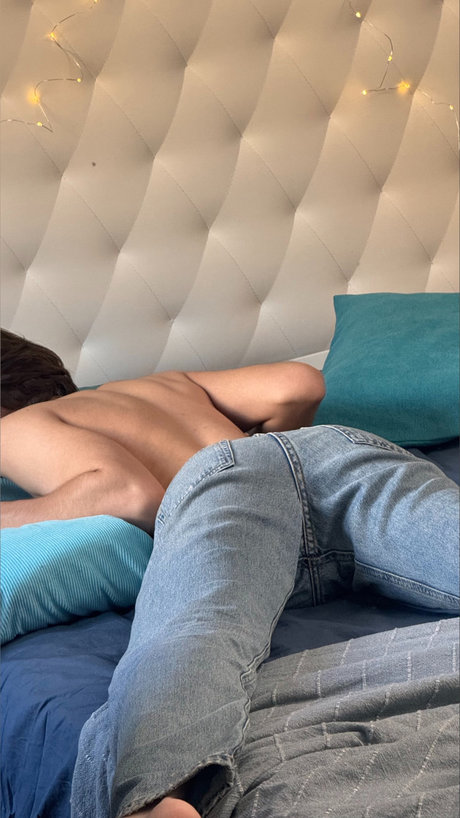 Naken läckt OnlyFans-bild av Dan