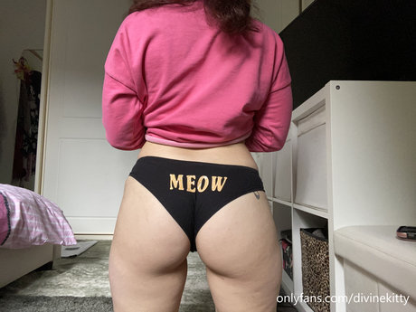 Naken lekkede OnlyFans-bilde av Alison Divine