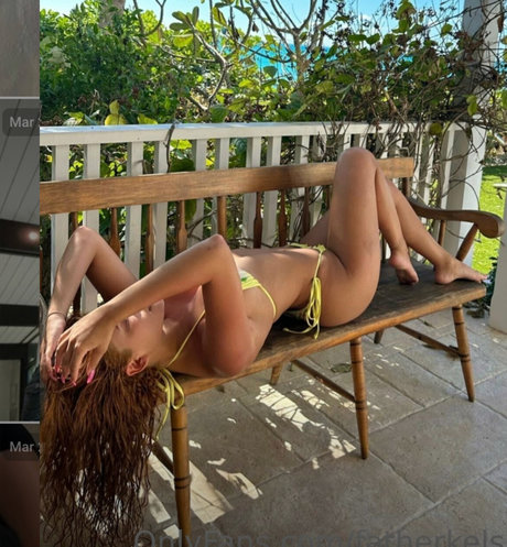 Naakte gelekte OnlyFans-foto van  Fatherkels