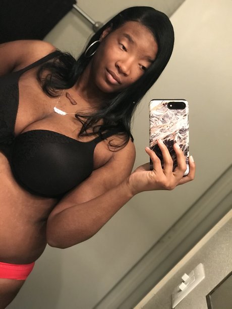Nahá fotka uniklých OnlyFans od Goddess Gem