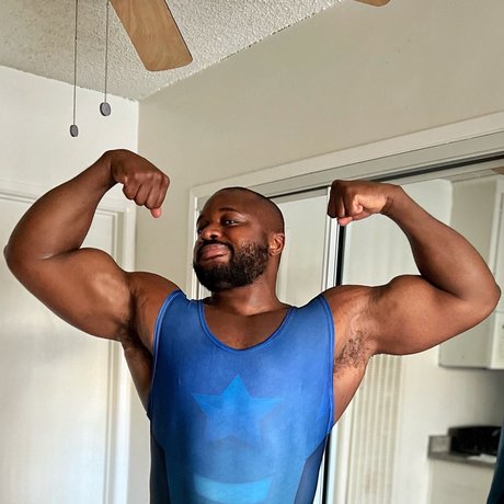 Обнаженная фотография утечки OnlyFans от Cocoamuscle
