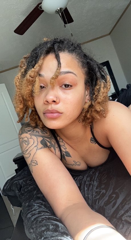 Naken läckt OnlyFans-bild av Prettyampamppaid