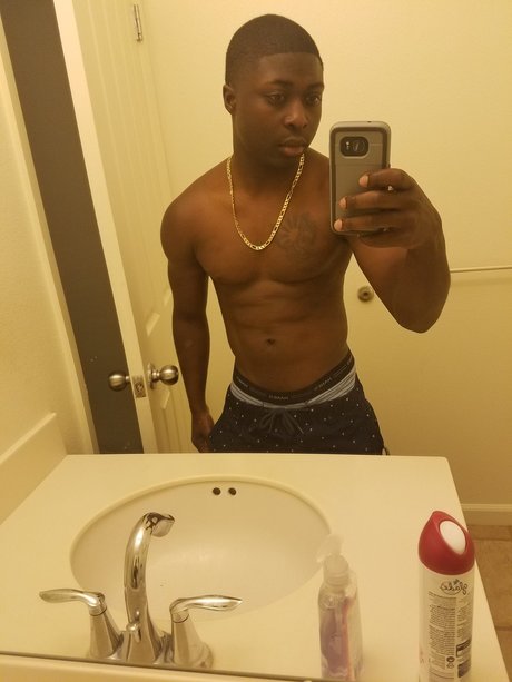 Naken läckt OnlyFans-bild av Dj2crucial